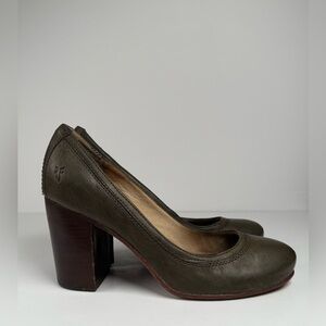FRYE Carson Pumps‎ Dark Green/Gray Leather Stacked Distressed Heels Women’s 9.5M